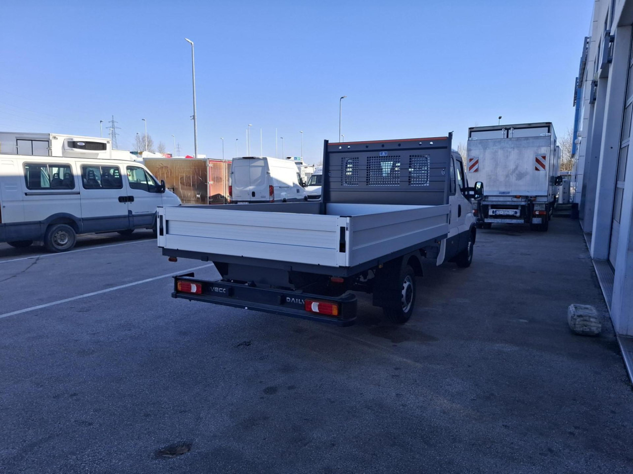 IVECO Daily 35S16D - Van panel, Van kombi: gambar 4 IVECO Daily 35S16D - Van panel, Van kombi: gambar 4