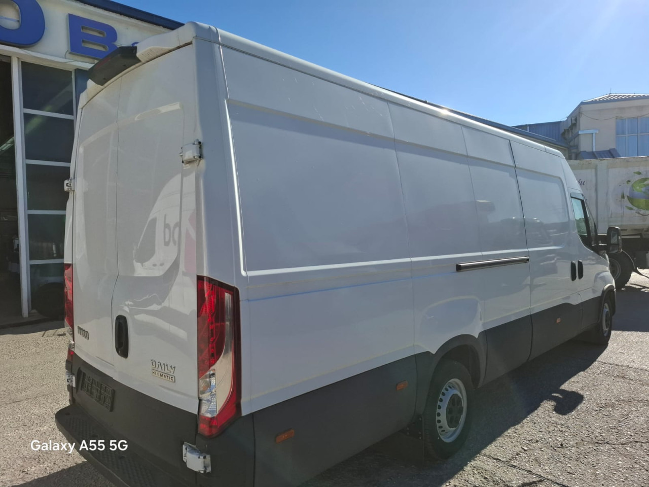 IVECO Daily 35S16V A8 - Van penumpang: gambar 4 IVECO Daily 35S16V A8 - Van penumpang: gambar 4