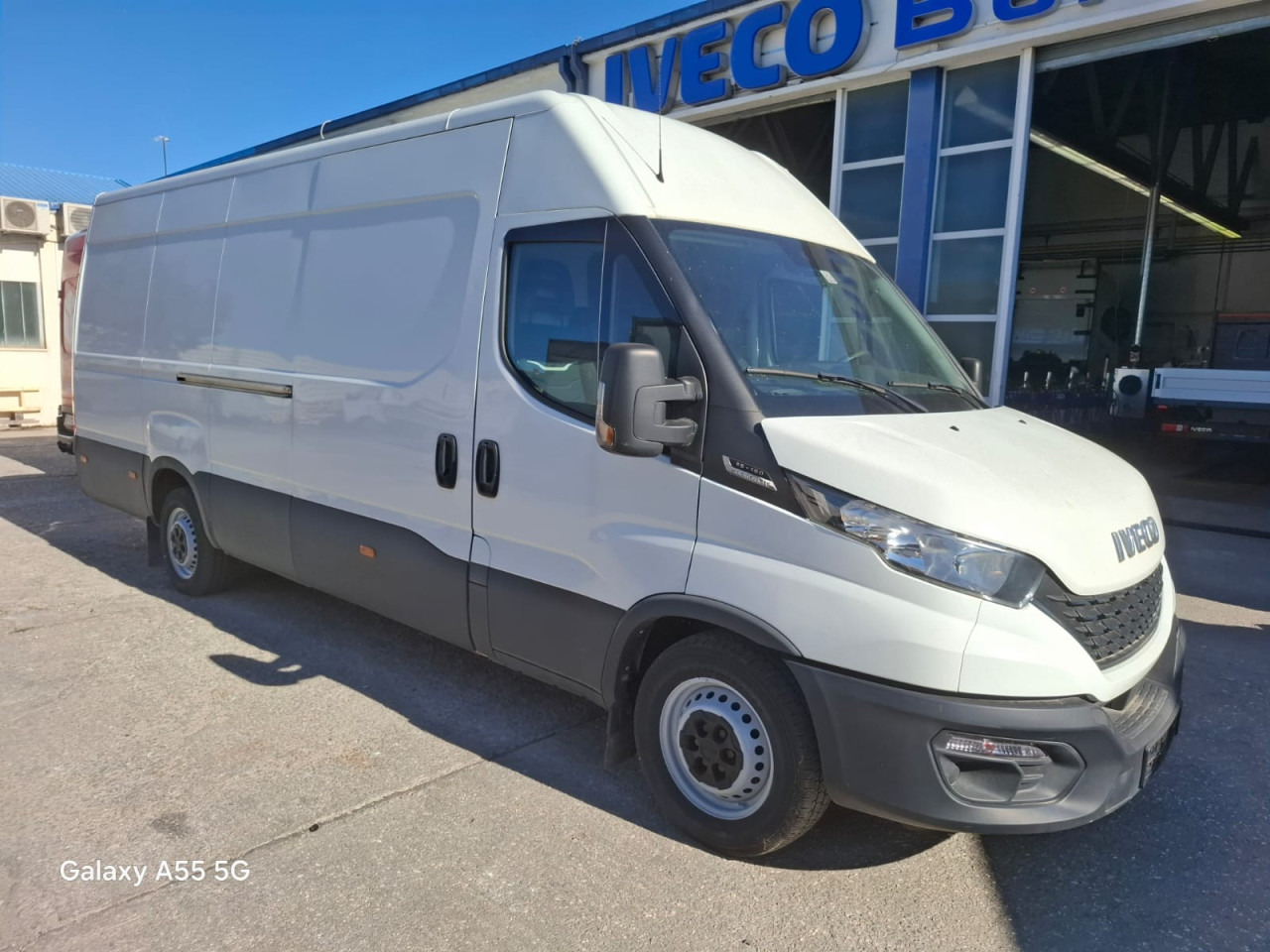 IVECO Daily 35S16V A8 - Van penumpang: gambar 2 IVECO Daily 35S16V A8 - Van penumpang: gambar 2