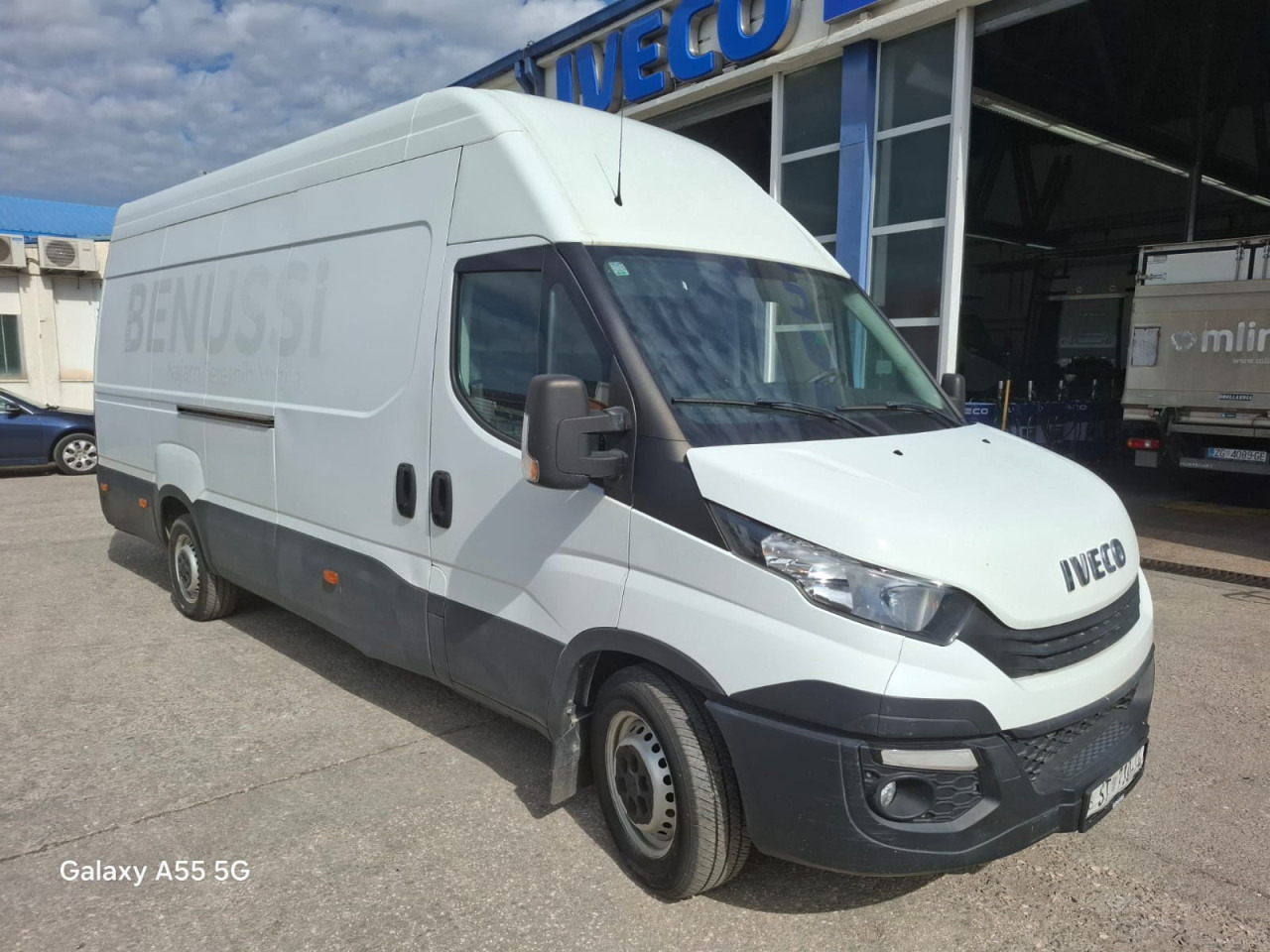 IVECO Daily 35S16V - Van penumpang: gambar 2 IVECO Daily 35S16V - Van penumpang: gambar 2