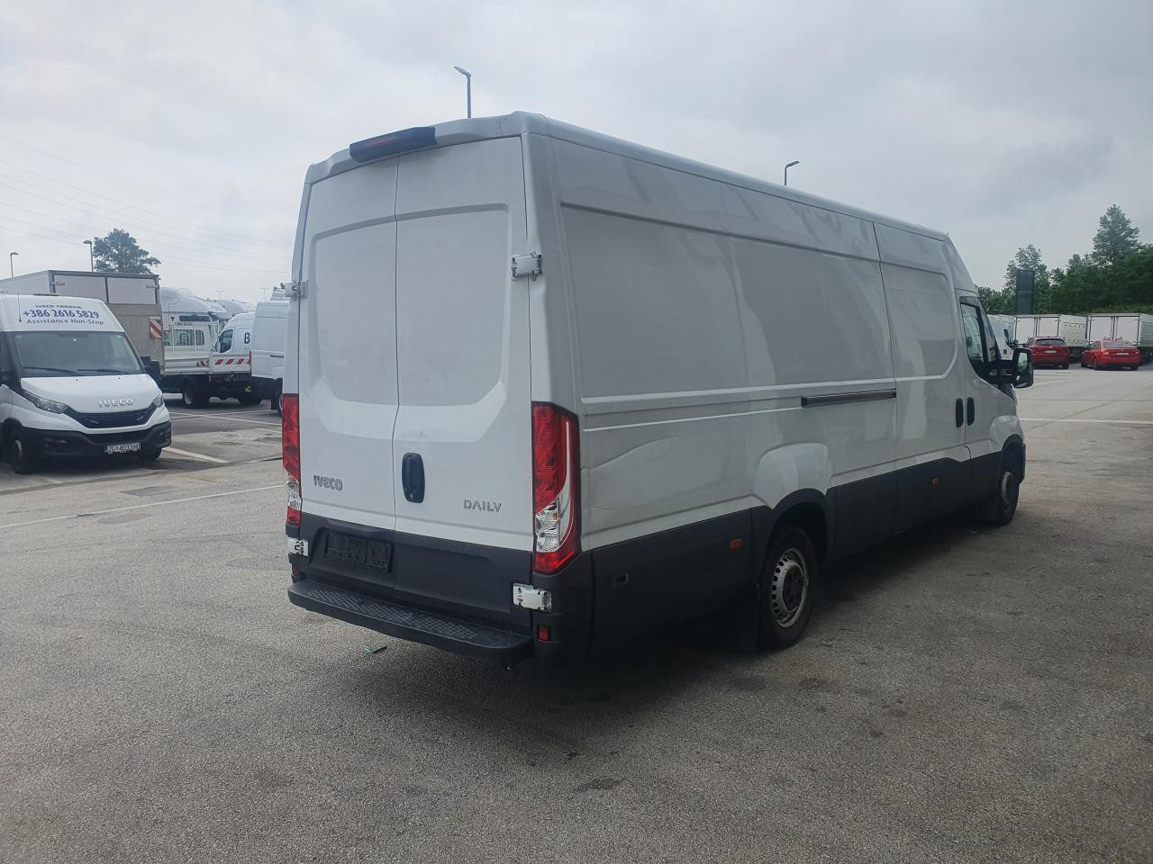 IVECO Daily 35S16V - Van penumpang: gambar 4 IVECO Daily 35S16V - Van penumpang: gambar 4