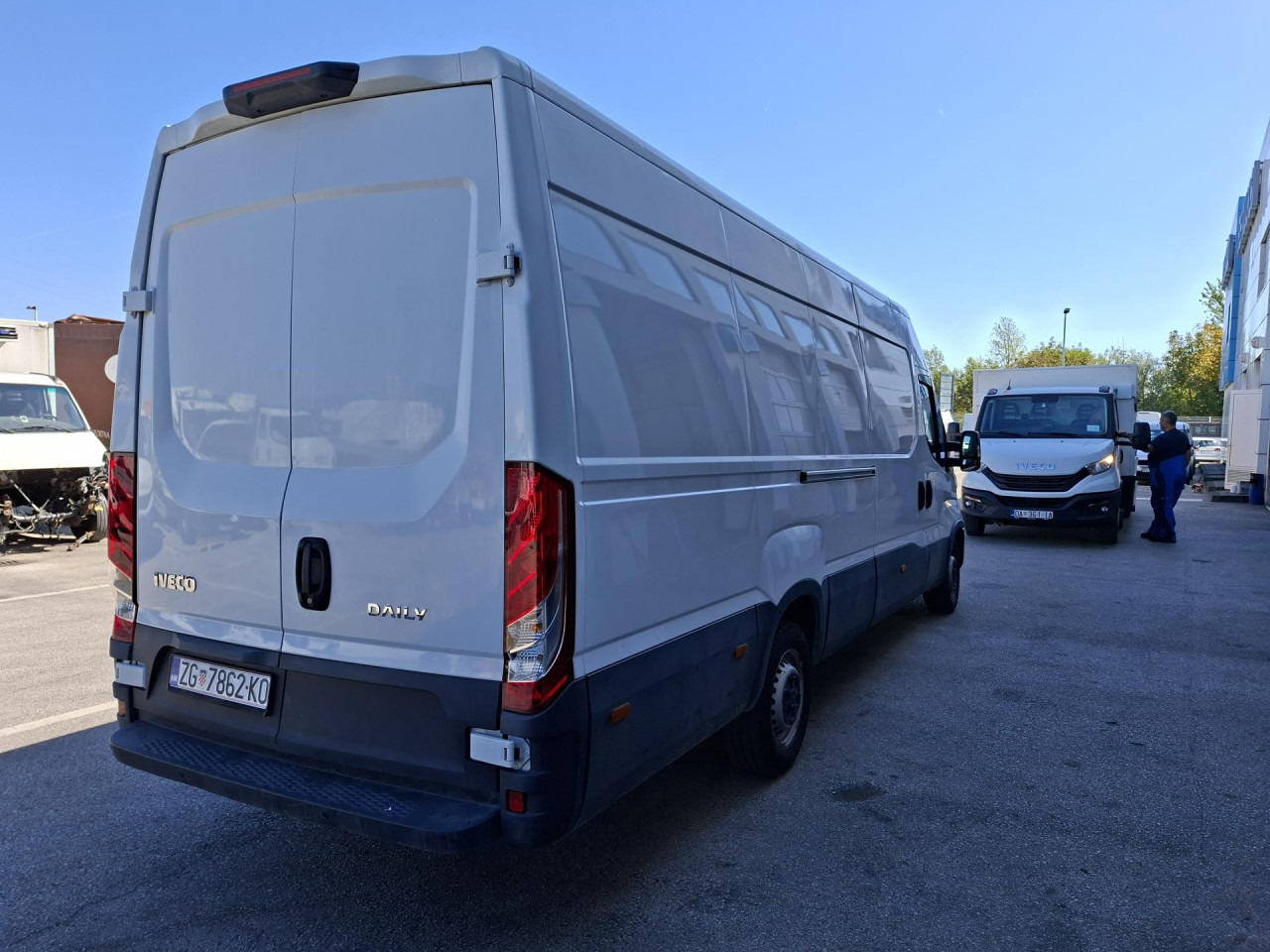 IVECO Daily 35S16V - Van penumpang: gambar 4 IVECO Daily 35S16V - Van penumpang: gambar 4