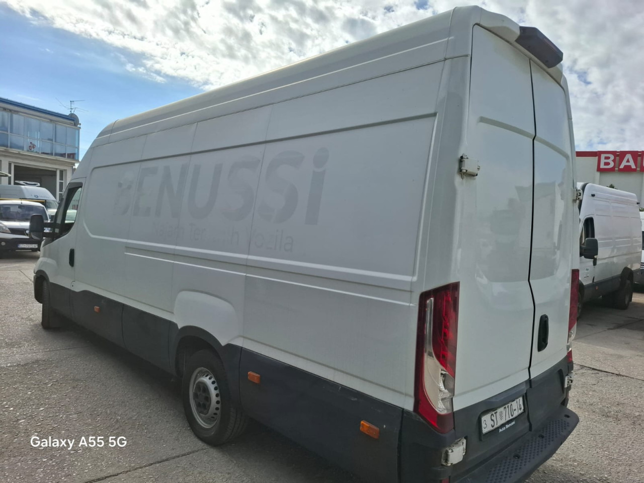 IVECO Daily 35S16V - Van penumpang: gambar 3 IVECO Daily 35S16V - Van penumpang: gambar 3