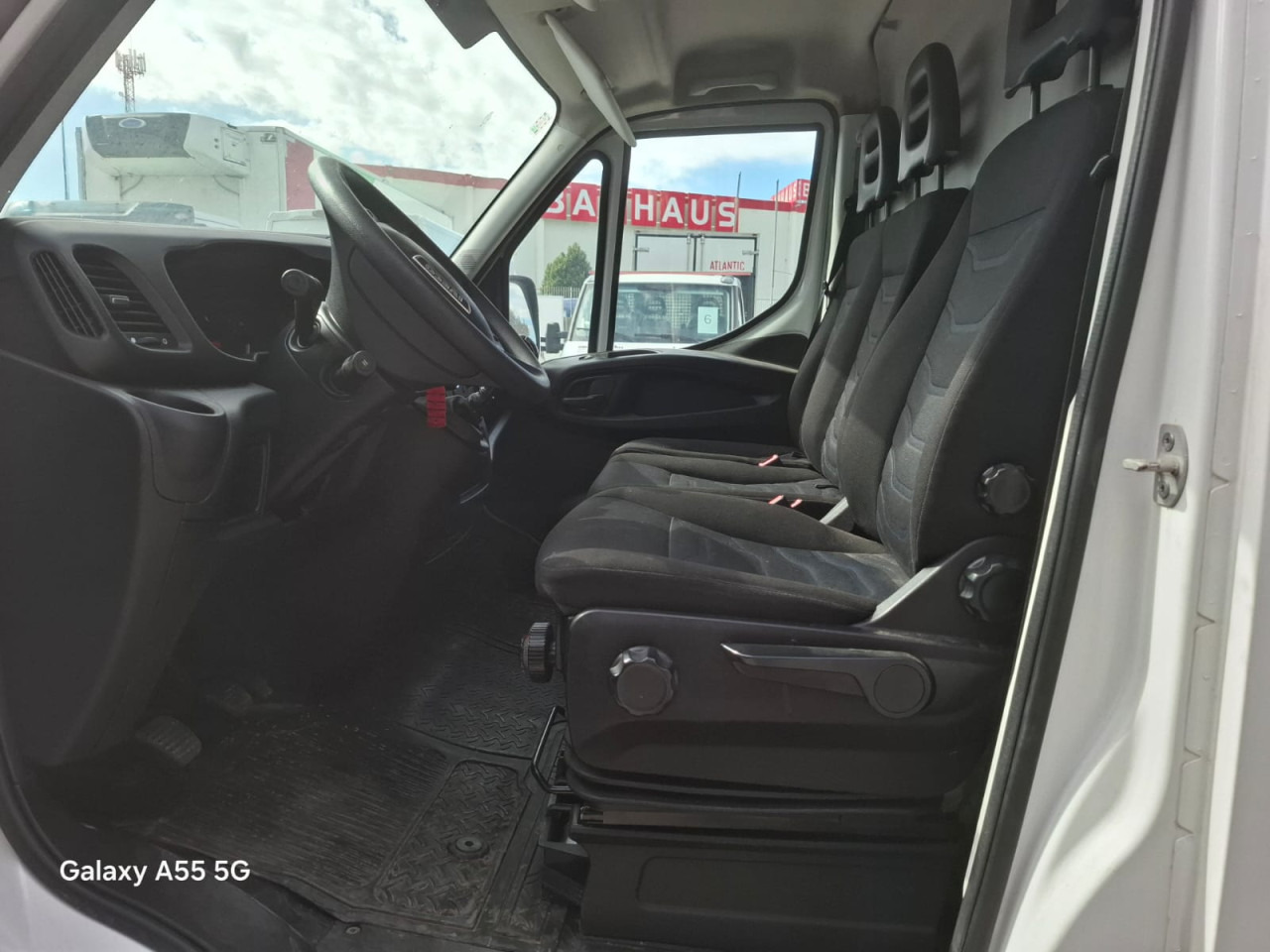 IVECO Daily 35S16V - Van penumpang: gambar 4 IVECO Daily 35S16V - Van penumpang: gambar 4