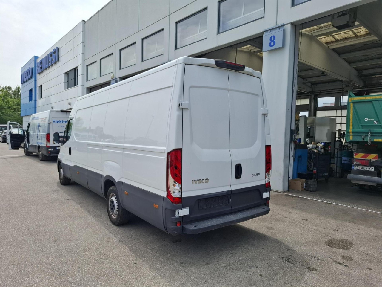 IVECO Daily 35S16V - Van penumpang: gambar 3 IVECO Daily 35S16V - Van penumpang: gambar 3