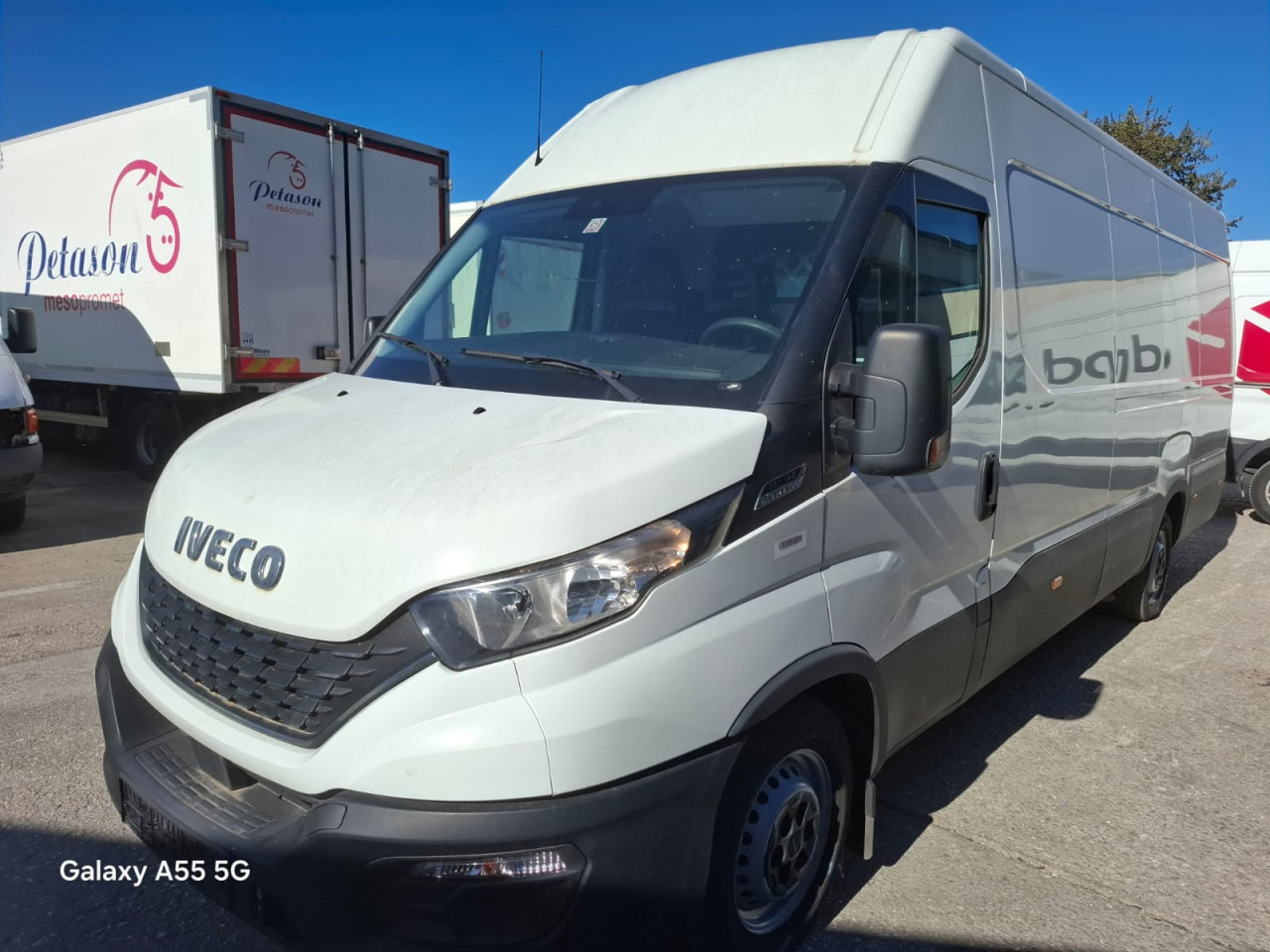 IVECO Daily 35S16V - Van penumpang: gambar 1 IVECO Daily 35S16V - Van penumpang: gambar 1