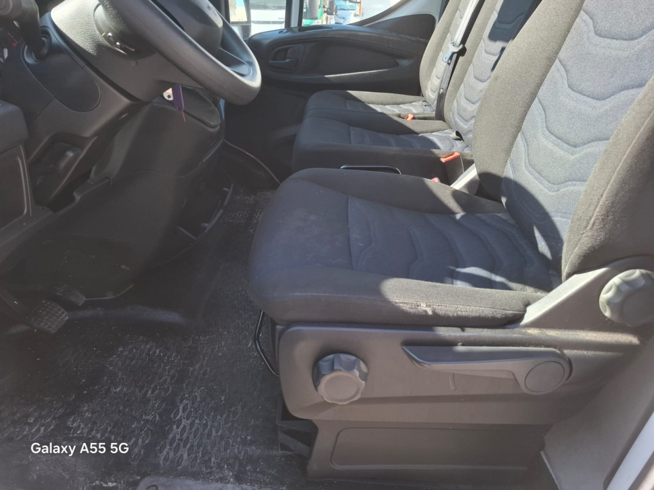 IVECO Daily 35S16V - Van penumpang: gambar 5 IVECO Daily 35S16V - Van penumpang: gambar 5