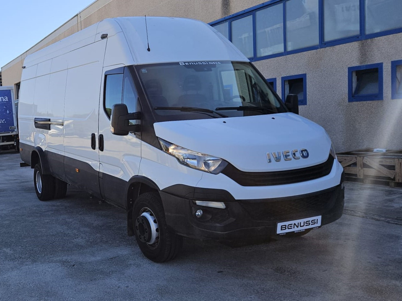 IVECO Daily 65C15 - Van penumpang: gambar 2 IVECO Daily 65C15 - Van penumpang: gambar 2