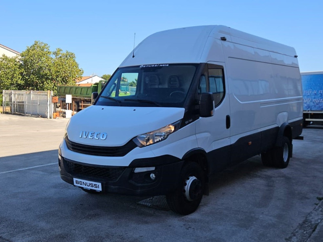 IVECO Daily 65C15 - Van penumpang: gambar 1 IVECO Daily 65C15 - Van penumpang: gambar 1