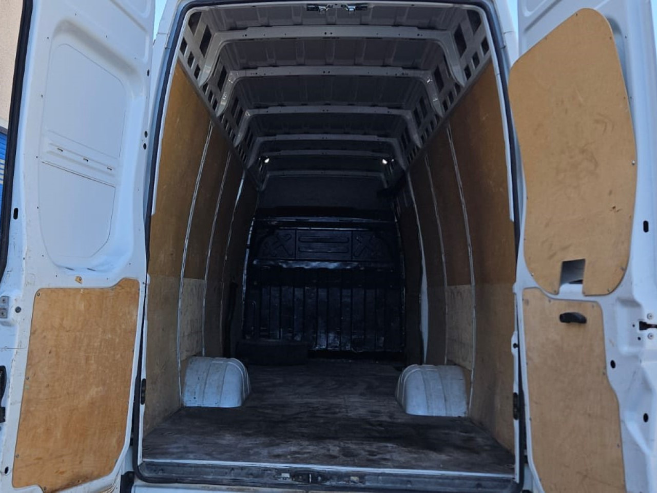 IVECO Daily 65C15 - Van penumpang: gambar 3 IVECO Daily 65C15 - Van penumpang: gambar 3