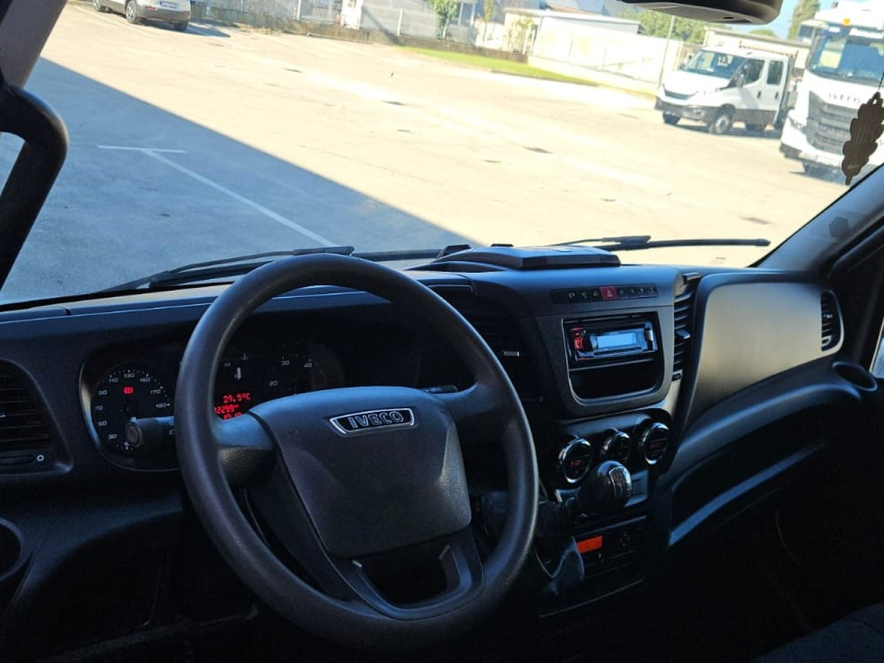 IVECO Daily 65C15 - Van penumpang: gambar 5 IVECO Daily 65C15 - Van penumpang: gambar 5