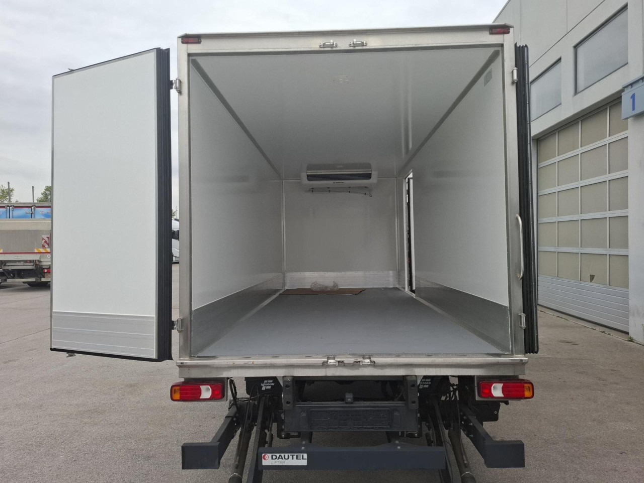 IVECO Daily 70C18H - Van berpendingin: gambar 5 IVECO Daily 70C18H - Van berpendingin: gambar 5