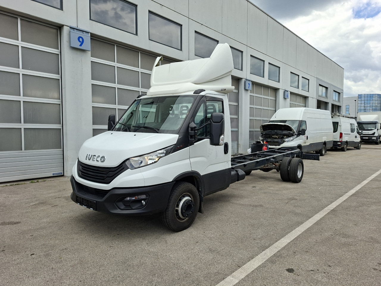 IVECO Daily 70C18H - Truk sasis: gambar 1 IVECO Daily 70C18H - Truk sasis: gambar 1