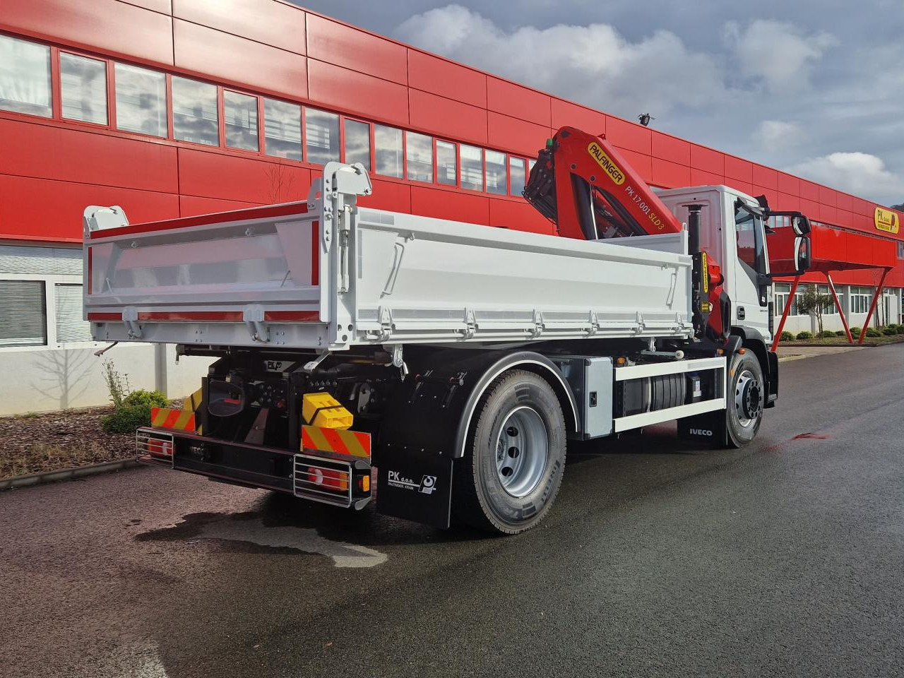 IVECO Eurocargo ML180E32 - Truk jungkit: gambar 5 IVECO Eurocargo ML180E32 - Truk jungkit: gambar 5