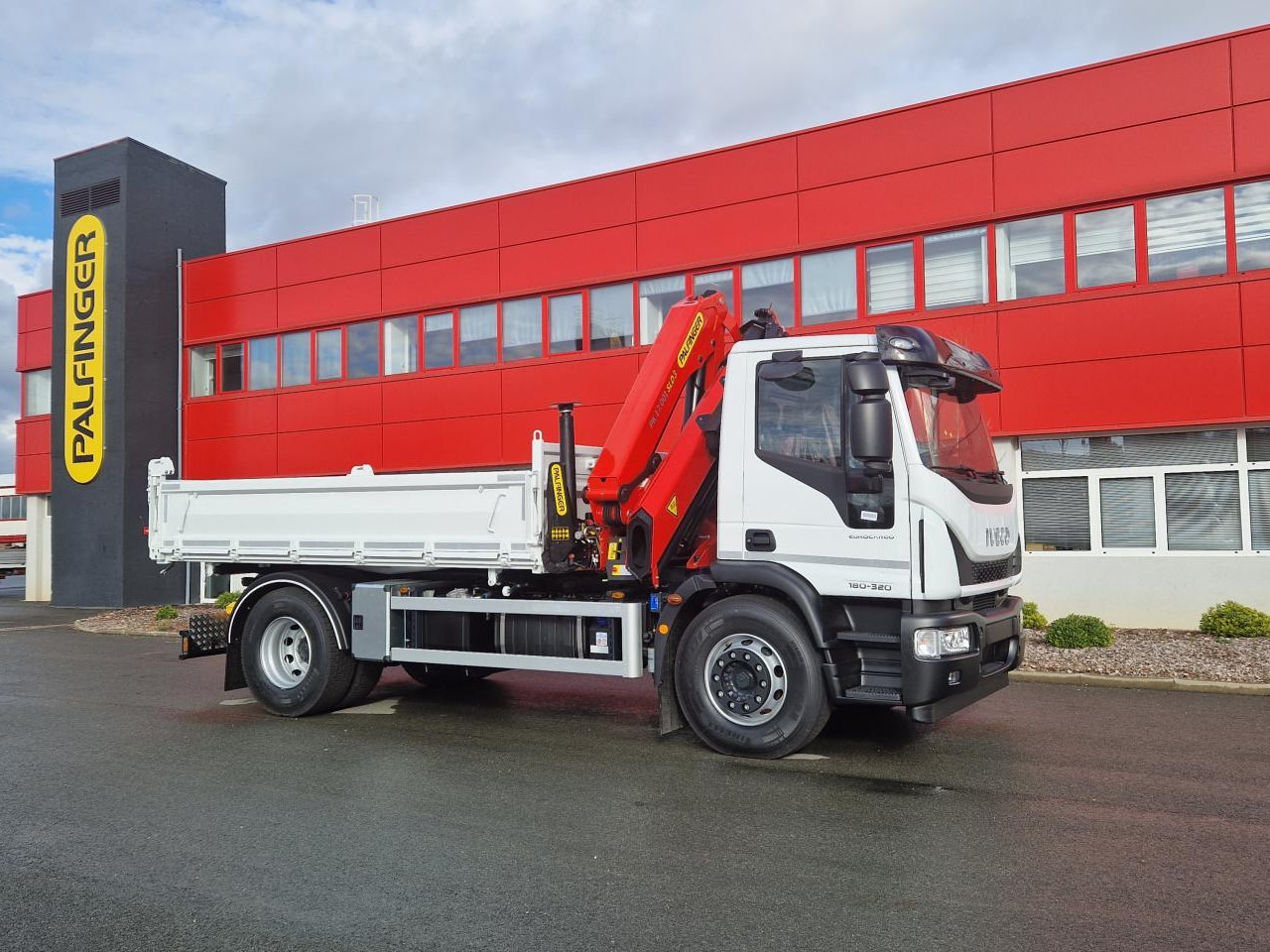 IVECO Eurocargo ML180E32 - Truk jungkit: gambar 2 IVECO Eurocargo ML180E32 - Truk jungkit: gambar 2