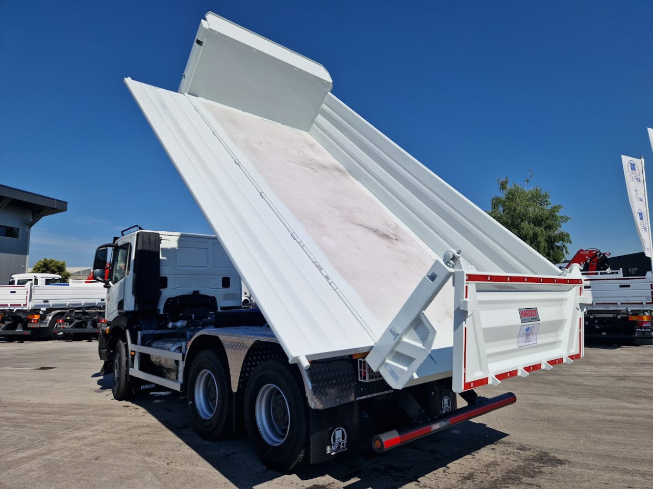Van jungkit IVECO T-WAY AD380T45: gambar 8