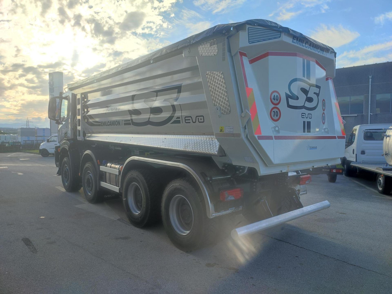 IVECO T-Way AD410T50 - Truk jungkit: gambar 3 IVECO T-Way AD410T50 - Truk jungkit: gambar 3