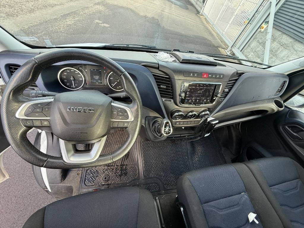Iveco Daily 35 - NP Hi - Matic - Van panel: gambar 5 Iveco Daily 35 - NP Hi - Matic - Van panel: gambar 5