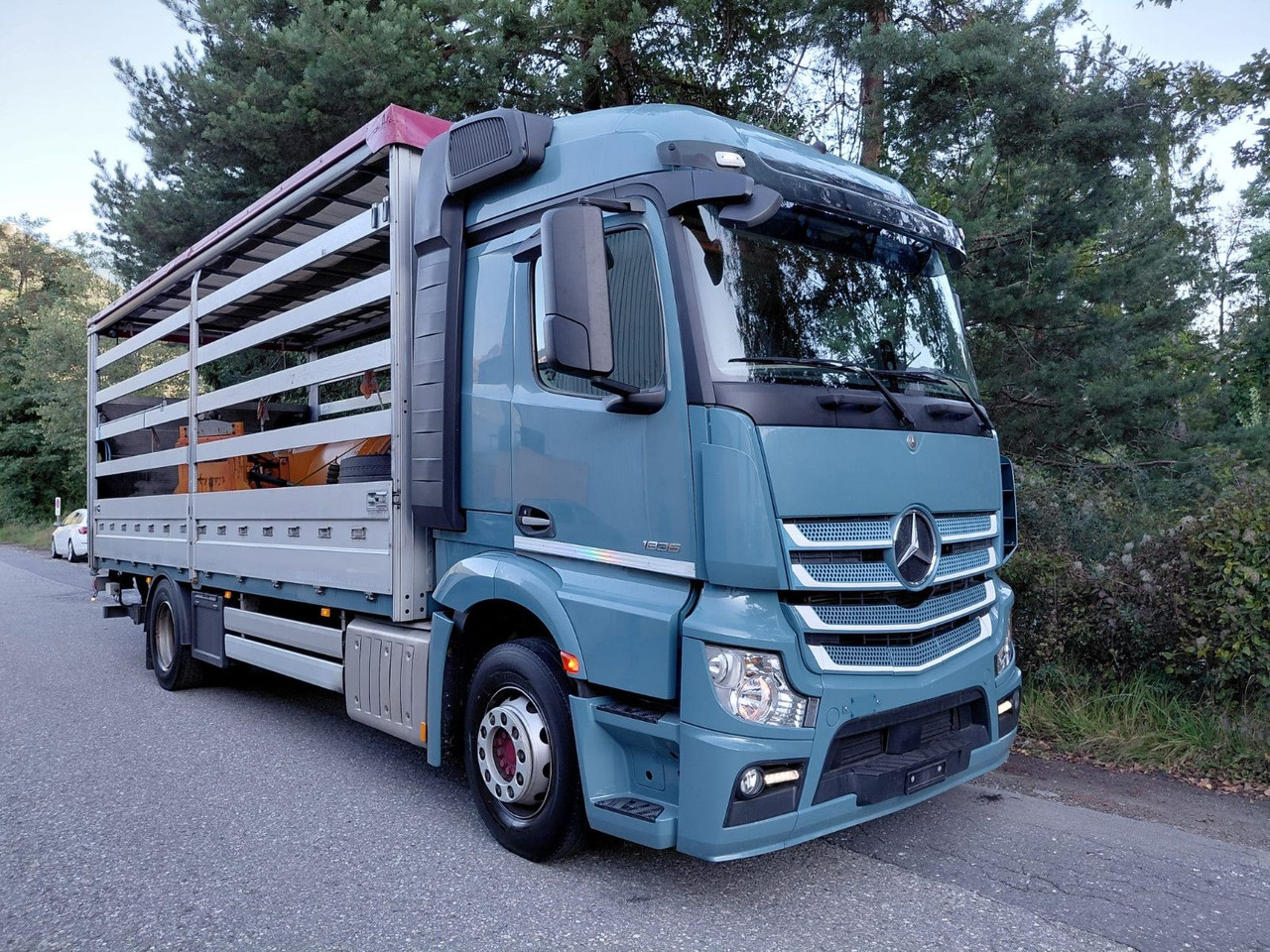 Mercedes-Benz Actros 1836 4x2, E6, Ladebordwand, Fahrschule - Truk dengan terpal samping: gambar 3 Mercedes-Benz Actros 1836 4x2, E6, Ladebordwand, Fahrschule - Truk dengan terpal samping: gambar 3