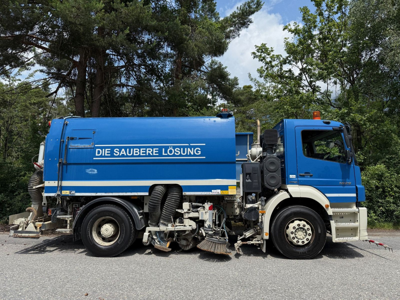 Mercedes-Benz Axor 1829 4x2, E5, EPS, RHD, Faun Kehrmaschine - Penyapu jalan: gambar 5 Mercedes-Benz Axor 1829 4x2, E5, EPS, RHD, Faun Kehrmaschine - Penyapu jalan: gambar 5