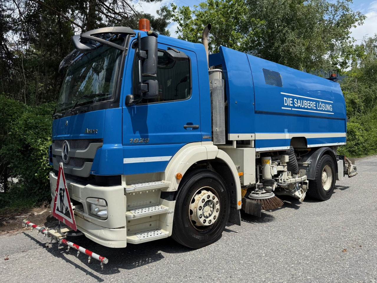 Mercedes-Benz Axor 1829 4x2, E5, EPS, RHD, Faun Kehrmaschine - Penyapu jalan: gambar 2 Mercedes-Benz Axor 1829 4x2, E5, EPS, RHD, Faun Kehrmaschine - Penyapu jalan: gambar 2