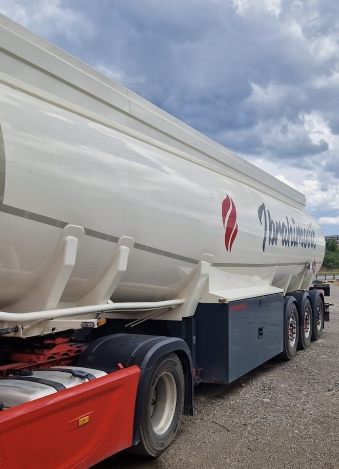Schwarzmüller ADR, Diesel/Benzin Treibstoff, oben/unten, 3Kamm - Semi-trailer tangki: gambar 4 Schwarzmüller ADR, Diesel/Benzin Treibstoff, oben/unten, 3Kamm - Semi-trailer tangki: gambar 4