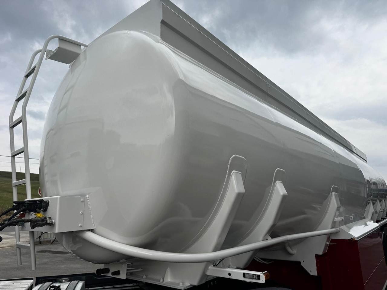 Schwarzmüller TS 3/E ADR, 6 Kammern Treibstoff Fuel - Semi-trailer tangki: gambar 5 Schwarzmüller TS 3/E ADR, 6 Kammern Treibstoff Fuel - Semi-trailer tangki: gambar 5