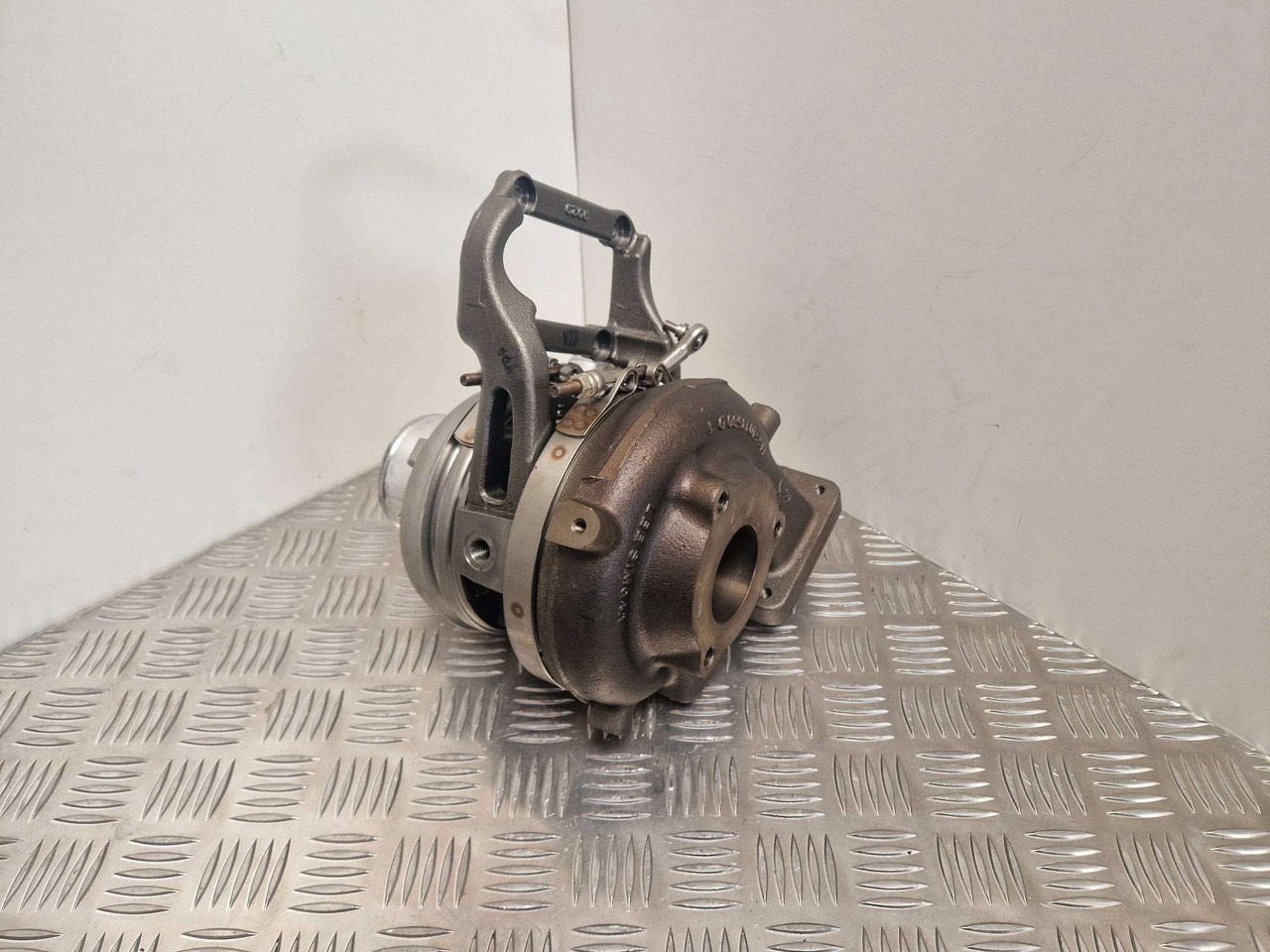 BorgWarner BV55 turbo charger JCB turbocharger - Suku Cadang Mesin untuk Peralatan konstruksi: gambar 3 BorgWarner BV55 turbo charger JCB turbocharger - Suku Cadang Mesin untuk Peralatan konstruksi: gambar 3