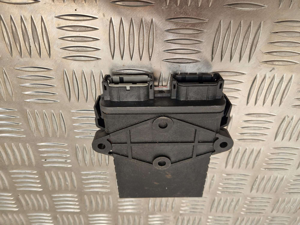 Immobiliser control unit JCB 332/e9910 - Suku Cadang Mesin untuk Peralatan konstruksi: gambar 2 Immobiliser control unit JCB 332/e9910 - Suku Cadang Mesin untuk Peralatan konstruksi: gambar 2