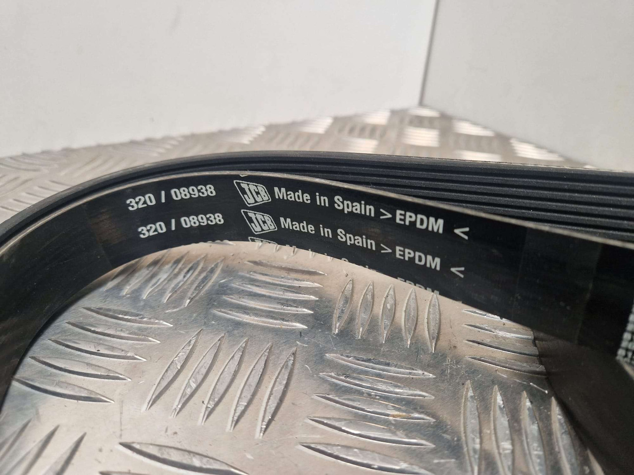 JCB 320/08939 drive belt 2139mm Genuine - Suku Cadang Mesin untuk Peralatan konstruksi: gambar 2 JCB 320/08939 drive belt 2139mm Genuine - Suku Cadang Mesin untuk Peralatan konstruksi: gambar 2