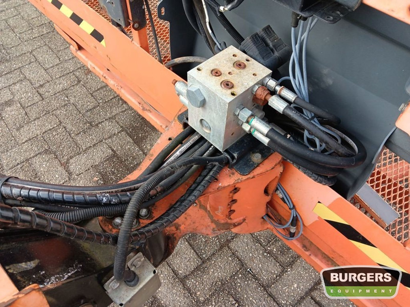 Boom teleskopik JLG 680S: gambar 15