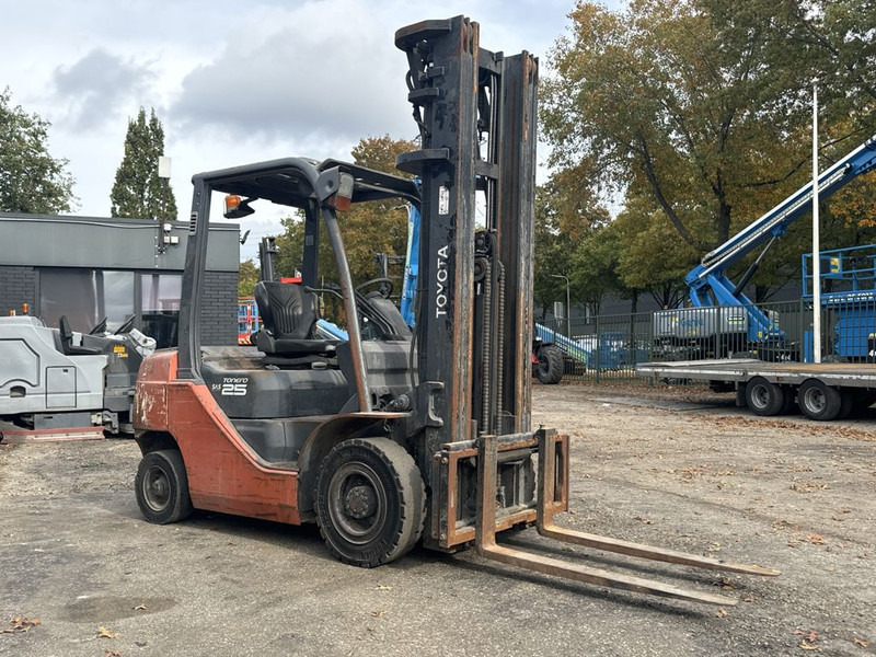 Toyota 8FDF25 - Forklift diesel: gambar 3 Toyota 8FDF25 - Forklift diesel: gambar 3