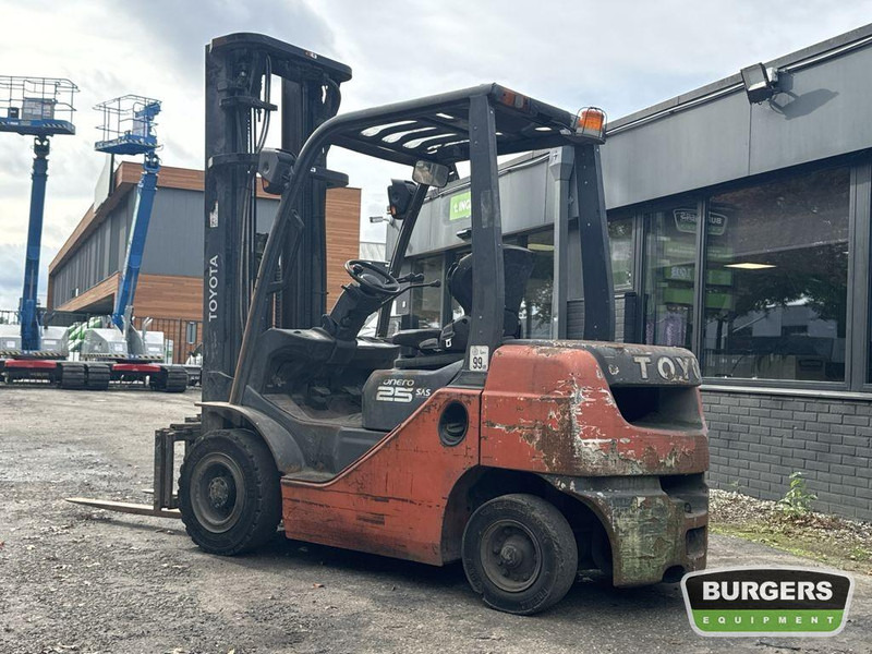 Toyota 8FDF25 - Forklift diesel: gambar 2 Toyota 8FDF25 - Forklift diesel: gambar 2