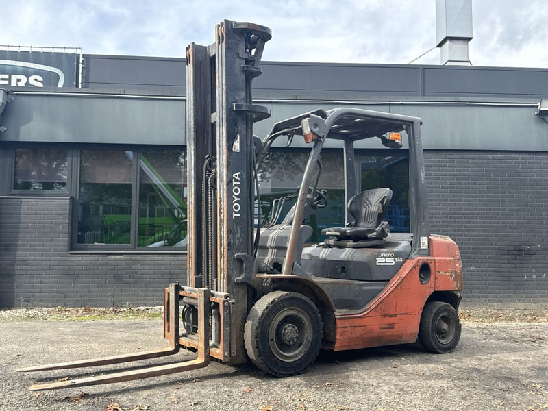 Toyota 8FDF25 - Forklift diesel: gambar 1 Toyota 8FDF25 - Forklift diesel: gambar 1