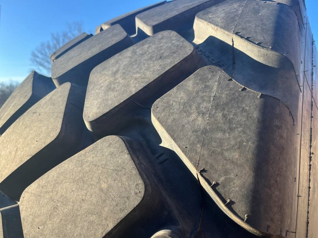 Goodyear Volvo L150H L180H Wheels 26,5-R25 GP-3E - Ban untuk Peralatan konstruksi: gambar 5 Goodyear Volvo L150H L180H Wheels 26,5-R25 GP-3E - Ban untuk Peralatan konstruksi: gambar 5