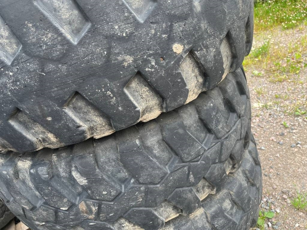 Michelin 335/80-20 till Volvo L30 Zettelmeyer - Ban untuk Peralatan konstruksi: gambar 3 Michelin 335/80-20 till Volvo L30 Zettelmeyer - Ban untuk Peralatan konstruksi: gambar 3