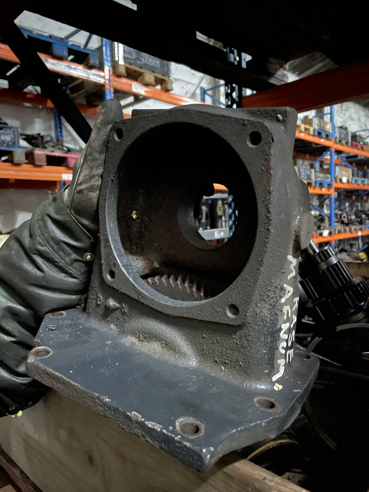 Case Magnum - obudowa napędu pompy hydraulicznej 84379688 - Pompa hidrolik untuk Peralatan pertanian: gambar 1 Case Magnum - obudowa napędu pompy hydraulicznej 84379688 - Pompa hidrolik untuk Peralatan pertanian: gambar 1