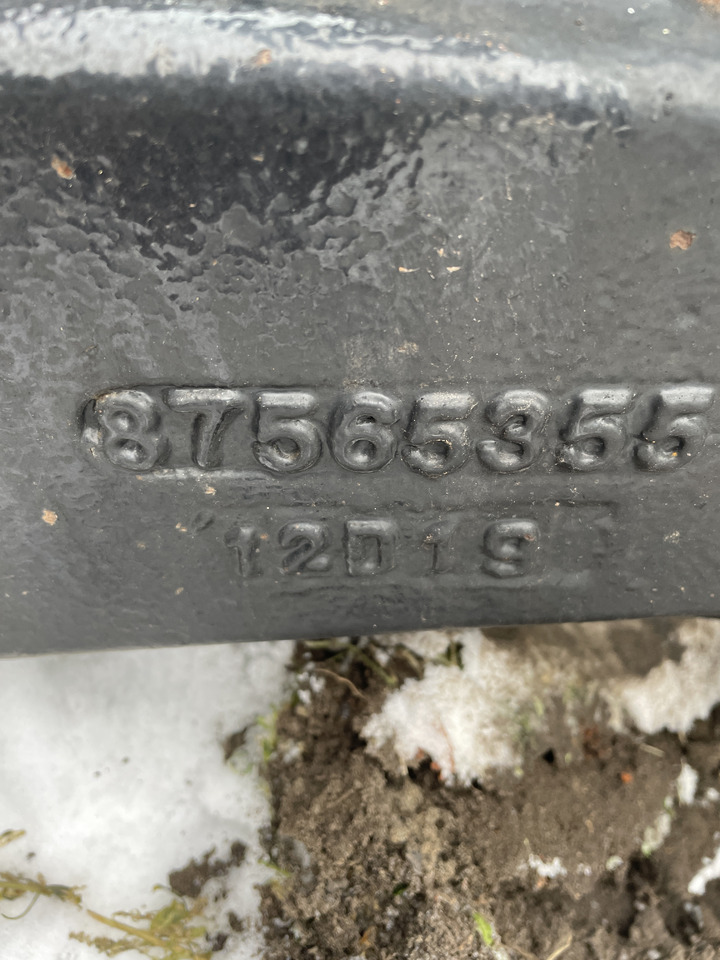 Case New Holland Carraro - obudowa mostu przedniego 87578776 87565355 - Poros dan bagian untuk Peralatan pertanian: gambar 1 Case New Holland Carraro - obudowa mostu przedniego 87578776 87565355 - Poros dan bagian untuk Peralatan pertanian: gambar 1