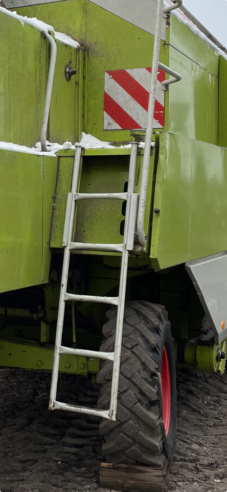 Claas Dominator - wejście tylne - platforma podest 0006075001 - Langkah kaki untuk Peralatan pertanian: gambar 1 Claas Dominator - wejście tylne - platforma podest 0006075001 - Langkah kaki untuk Peralatan pertanian: gambar 1