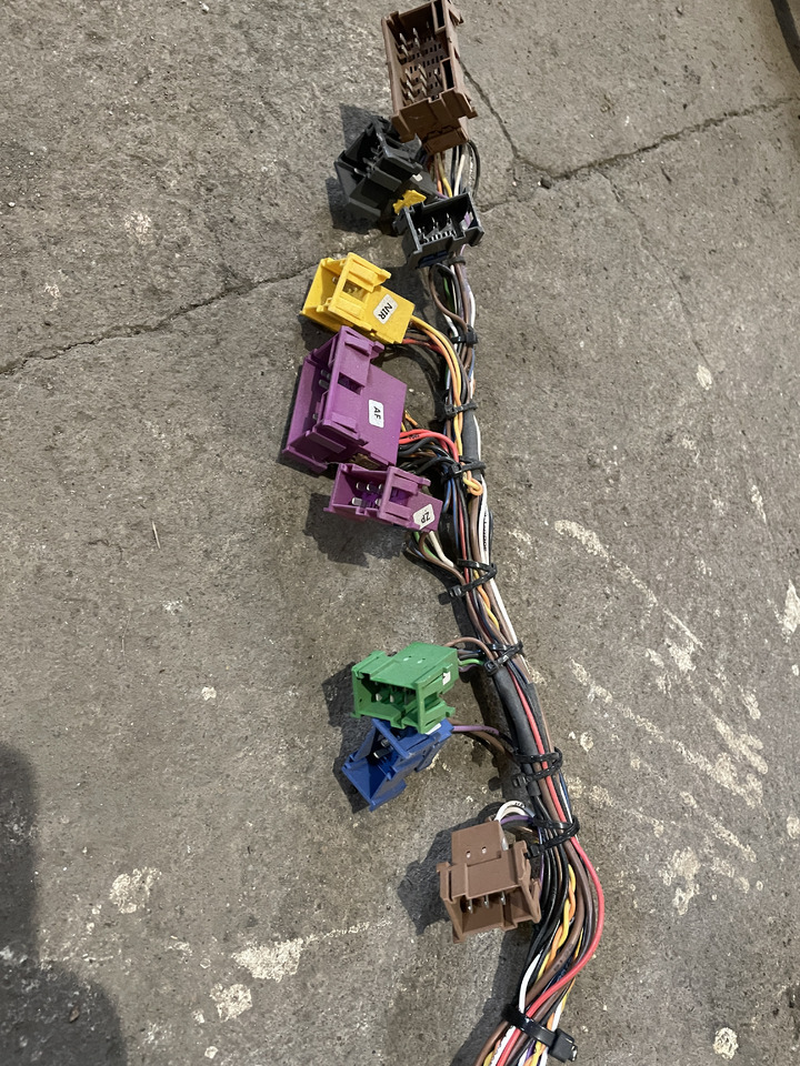 Claas Jaguar 880-830 980-930 - wiązka elektryczna kabiny 0018110206 - Kabel/ Kawat harness untuk Pemanen hijauan: gambar 5 Claas Jaguar 880-830 980-930 - wiązka elektryczna kabiny 0018110206 - Kabel/ Kawat harness untuk Pemanen hijauan: gambar 5