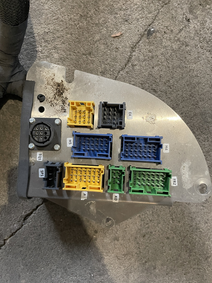 Claas Jaguar 880-830 980-930 - wiązka elektryczna kabiny 0018110206 - Kabel/ Kawat harness untuk Pemanen hijauan: gambar 2 Claas Jaguar 880-830 980-930 - wiązka elektryczna kabiny 0018110206 - Kabel/ Kawat harness untuk Pemanen hijauan: gambar 2