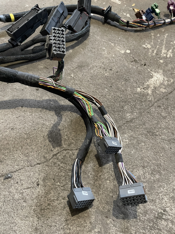 Claas Jaguar 880-830 980-930 - wiązka elektryczna kabiny 0018110206 - Kabel/ Kawat harness untuk Pemanen hijauan: gambar 3 Claas Jaguar 880-830 980-930 - wiązka elektryczna kabiny 0018110206 - Kabel/ Kawat harness untuk Pemanen hijauan: gambar 3