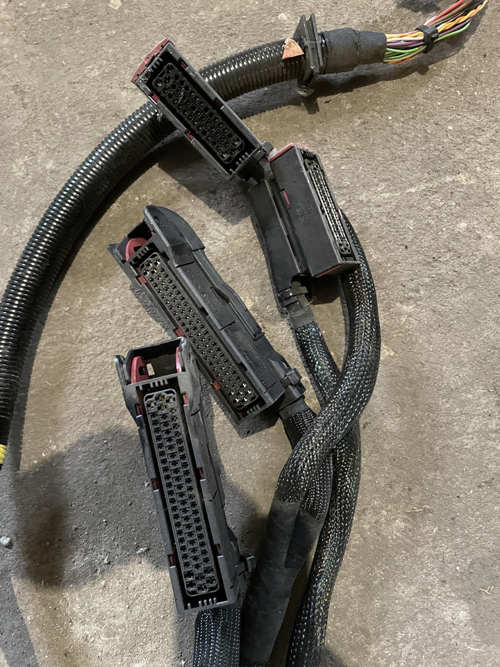 Claas Jaguar 880-830 980-930 - wiązka elektryczna kabiny 0018110206 - Kabel/ Kawat harness untuk Pemanen hijauan: gambar 4 Claas Jaguar 880-830 980-930 - wiązka elektryczna kabiny 0018110206 - Kabel/ Kawat harness untuk Pemanen hijauan: gambar 4