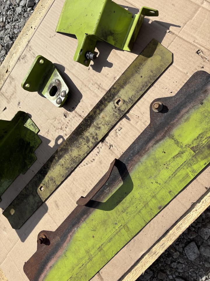 Claas Jaguar 970 - obudowy metalowe - Aerodinamika/ Spoiler untuk Pemanen gabungan: gambar 3 Claas Jaguar 970 - obudowy metalowe - Aerodinamika/ Spoiler untuk Pemanen gabungan: gambar 3