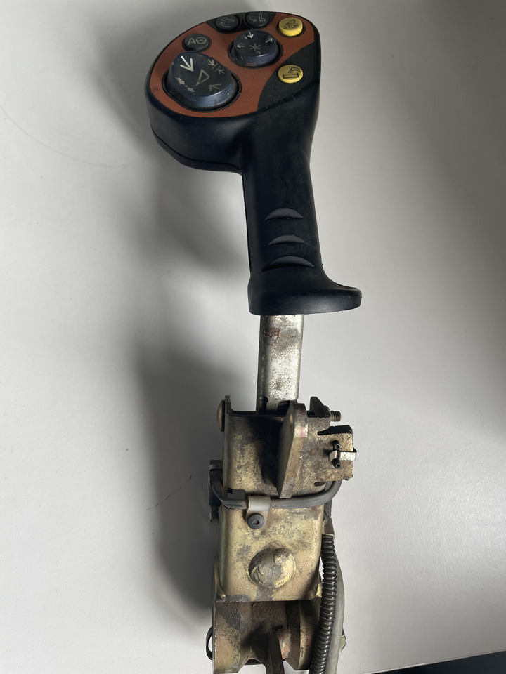 Claas Lexion 600 700 - joystick - Kabin dan interior untuk Peralatan pertanian: gambar 2 Claas Lexion 600 700 - joystick - Kabin dan interior untuk Peralatan pertanian: gambar 2