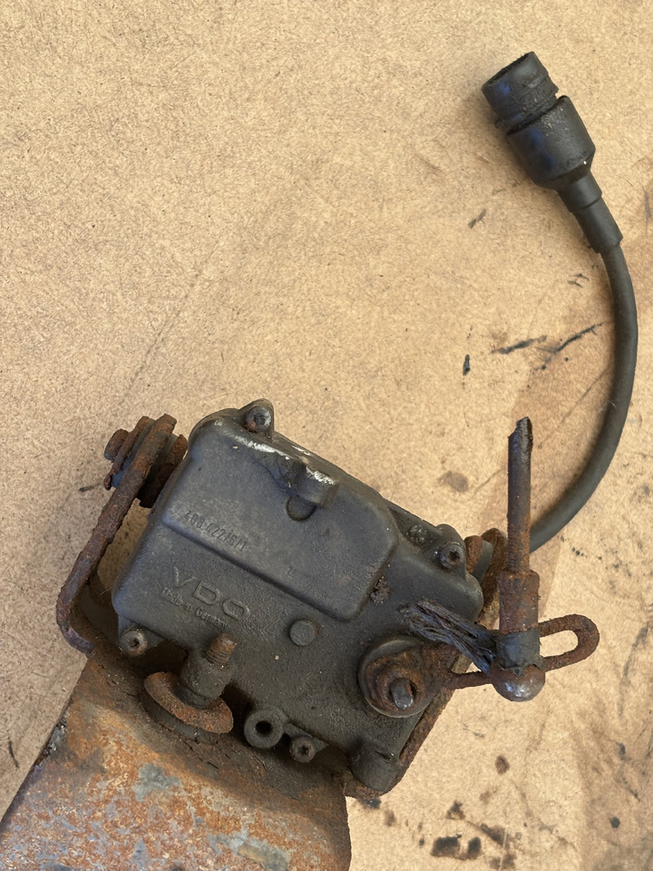 Cummins 8.3 6CT 6CTA 6CTAA Elektroniczny pedał gazu VDO 408.422/6/1 - Pedal: gambar 5 Cummins 8.3 6CT 6CTA 6CTAA Elektroniczny pedał gazu VDO 408.422/6/1 - Pedal: gambar 5