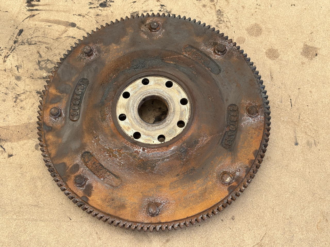 Cummins 8.3 6CT 6CTA 6CTAA Koło zamachowe 3993881 - Roda gila untuk Peralatan pertanian: gambar 1 Cummins 8.3 6CT 6CTA 6CTAA Koło zamachowe 3993881 - Roda gila untuk Peralatan pertanian: gambar 1