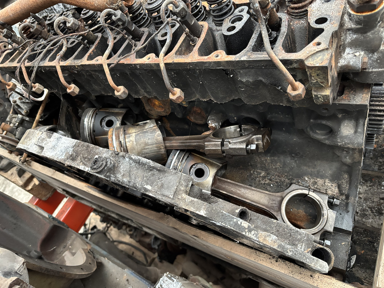 Deutz BF6M1012E Silnik Blok Pokrywa CZĘŚCI - Suku Cadang Mesin untuk Peralatan konstruksi: gambar 2 Deutz BF6M1012E Silnik Blok Pokrywa CZĘŚCI - Suku Cadang Mesin untuk Peralatan konstruksi: gambar 2