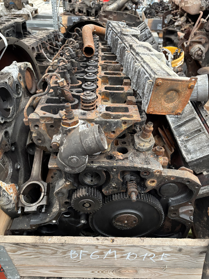 Deutz BF6M1012E Silnik Blok Pokrywa CZĘŚCI - Suku Cadang Mesin untuk Peralatan konstruksi: gambar 1 Deutz BF6M1012E Silnik Blok Pokrywa CZĘŚCI - Suku Cadang Mesin untuk Peralatan konstruksi: gambar 1