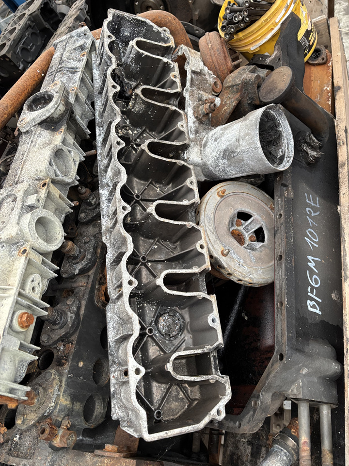 Deutz BF6M1012E Silnik Blok Pokrywa CZĘŚCI - Suku Cadang Mesin untuk Peralatan konstruksi: gambar 4 Deutz BF6M1012E Silnik Blok Pokrywa CZĘŚCI - Suku Cadang Mesin untuk Peralatan konstruksi: gambar 4